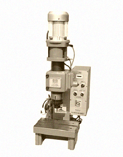 氣壓鉚接機(jī)在使用時(shí)要注意哪些事項(xiàng)?