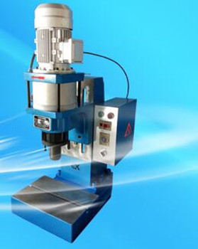 液壓鉚接機(jī)的模具有多少個？ 