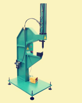國產(chǎn)鉚接機(jī)多少錢一臺？