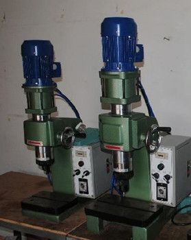 南京廠家怎么選擇合適的氣壓鉚接機(jī)？