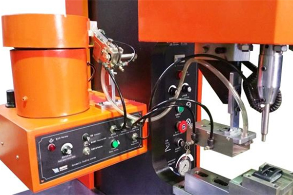 自動(dòng)送料鉚接機(jī)不僅安裝方便且提高生產(chǎn)效率！ 圖1