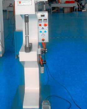 氣壓鉚接機(jī)運(yùn)行前需做好哪些準(zhǔn)備工作？